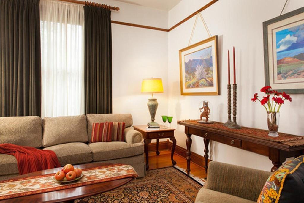 Four Kachinas B&B Inn ซานตาเฟ ภายนอก รูปภาพ