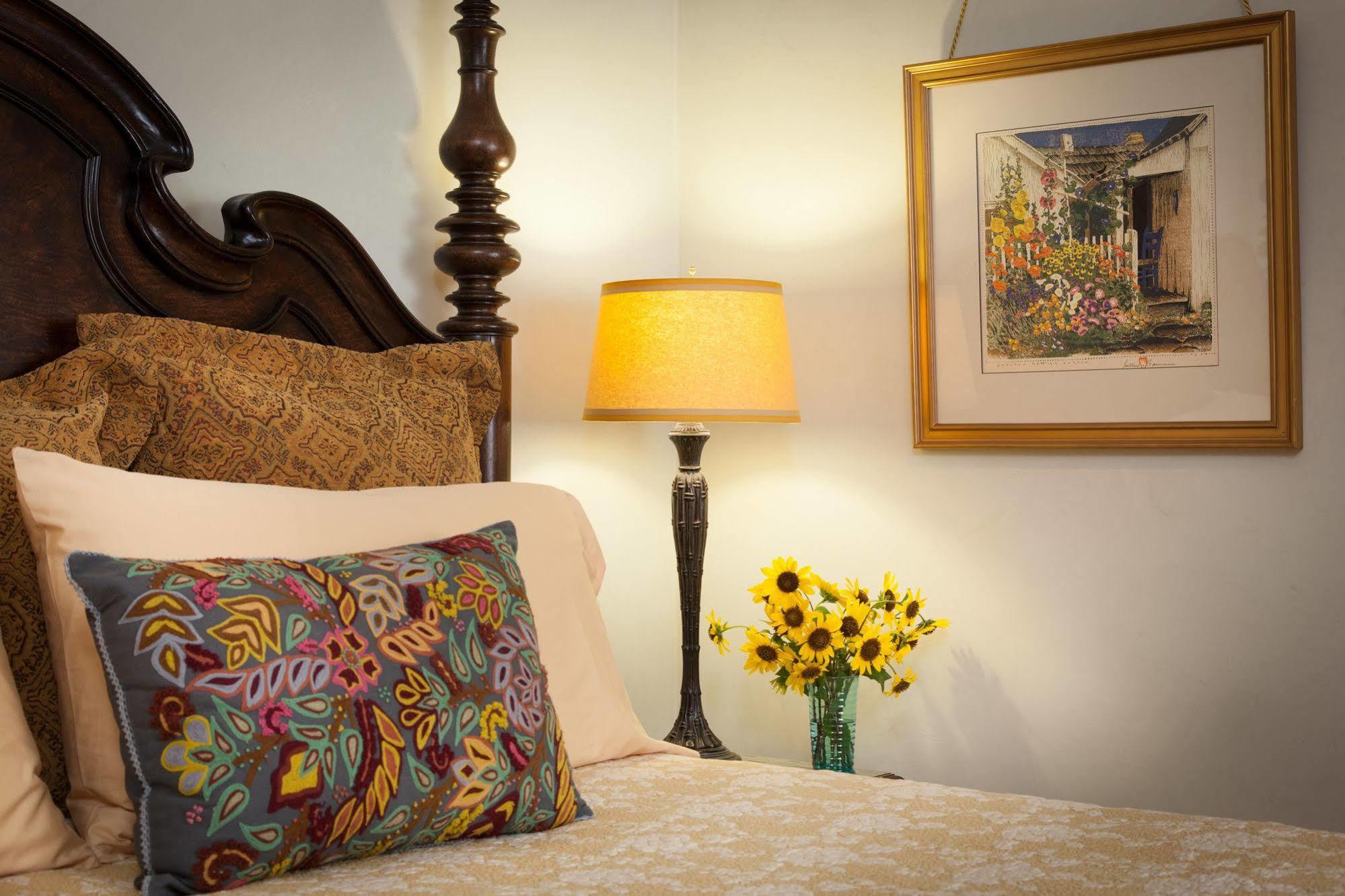 Four Kachinas B&B Inn ซานตาเฟ ภายนอก รูปภาพ