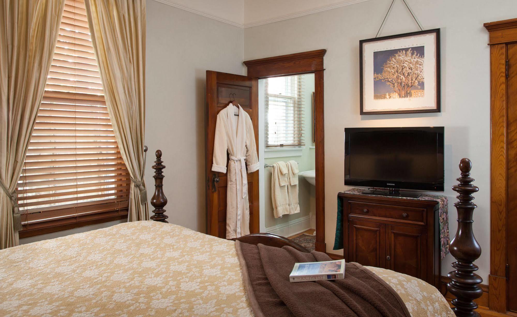 Four Kachinas B&B Inn ซานตาเฟ ภายนอก รูปภาพ